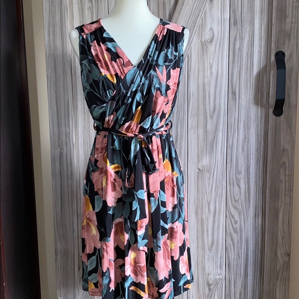 🌺HP🌺 Black Pink Floral Stretchy  Wrap Dress 1X